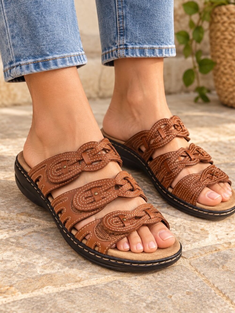 Clarks Collection Brown Strappy Comfort Slide Sandals Women's Size 11M